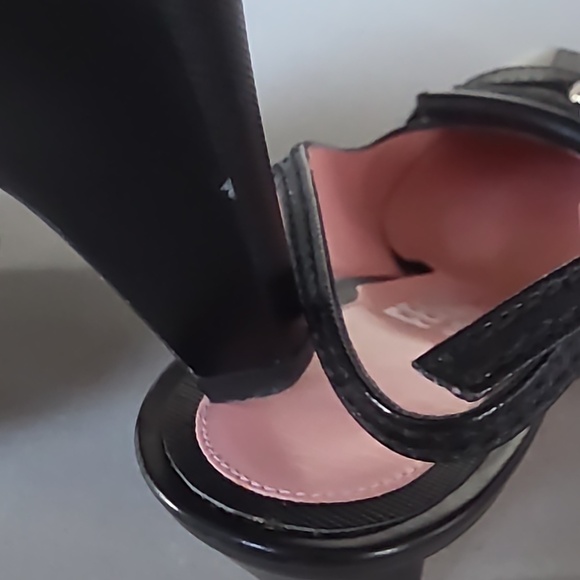 Salvatore Ferragamo Gancini slingback pumps. - Picture 12 of 12